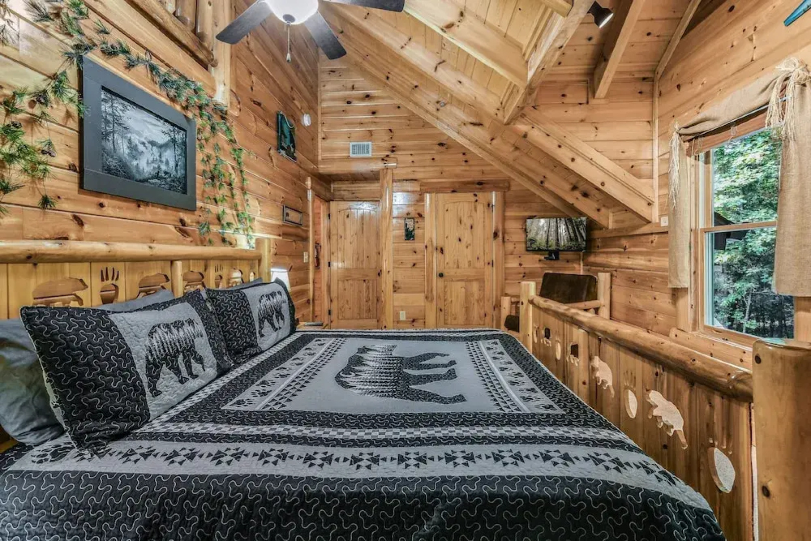 A Mountain Spirit 3 Bedroom Cabin by RedAwning