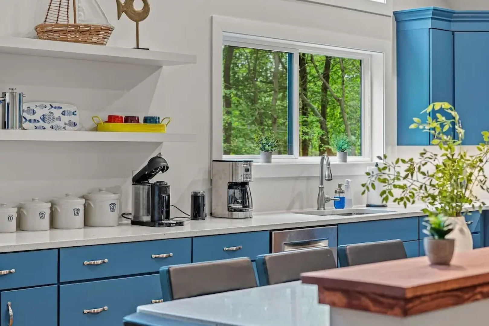 Happy Trails Chalet by Avantstay Sauna Deck Private Community Beach Access