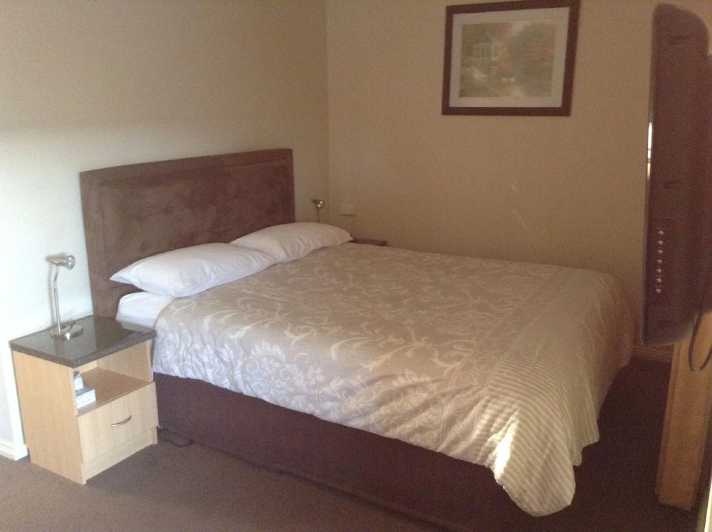 Ashton Townhouse Motel & Suites