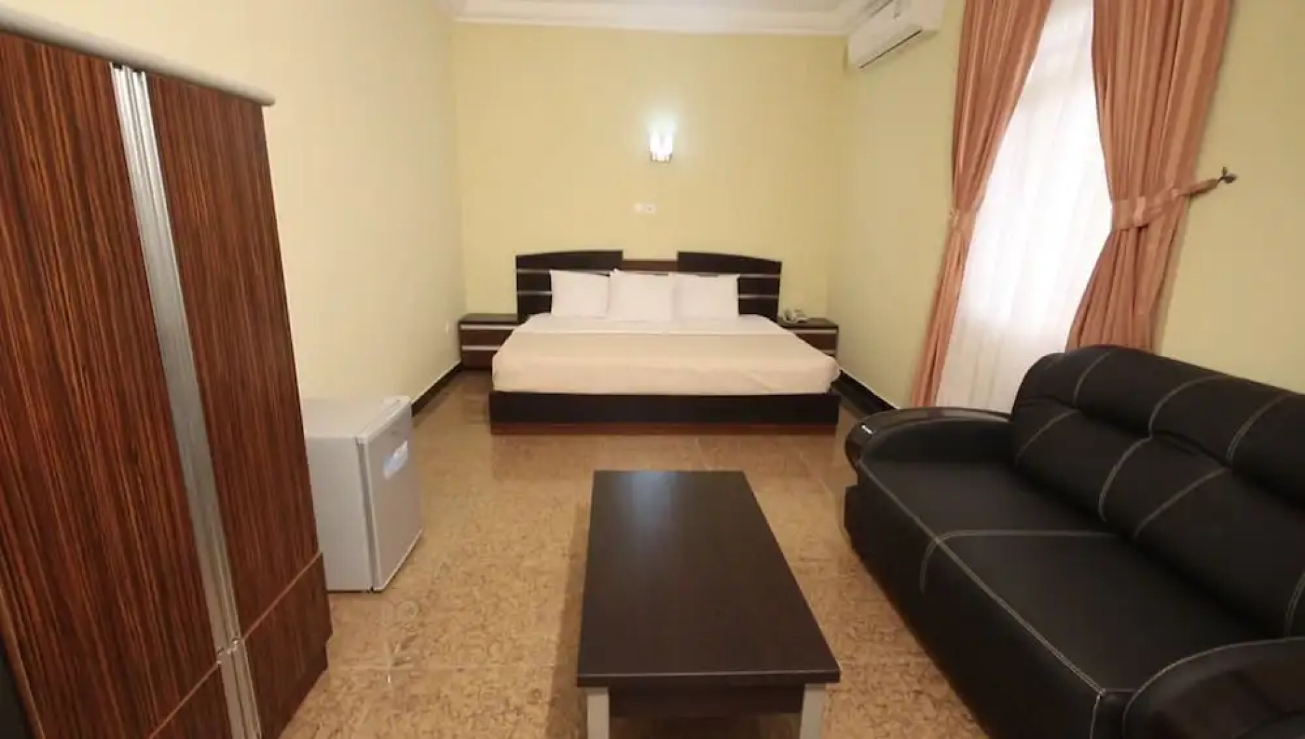 Residency Hotel Leophine House