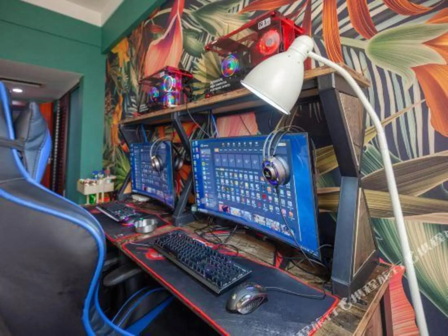 Jiaozuo flower season coffee Hotel (Rose Park store)