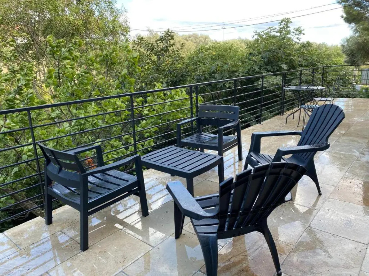 HOME SWEET HOME 2 pièces 42 m2 Chambre, salon, cuisine, grande terrasse, parking proche centre ville et mer