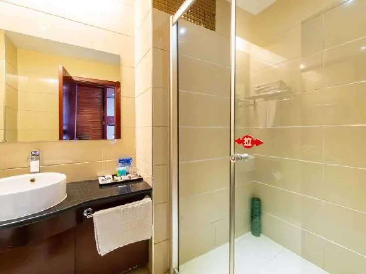 Dingyuan Business Hotel