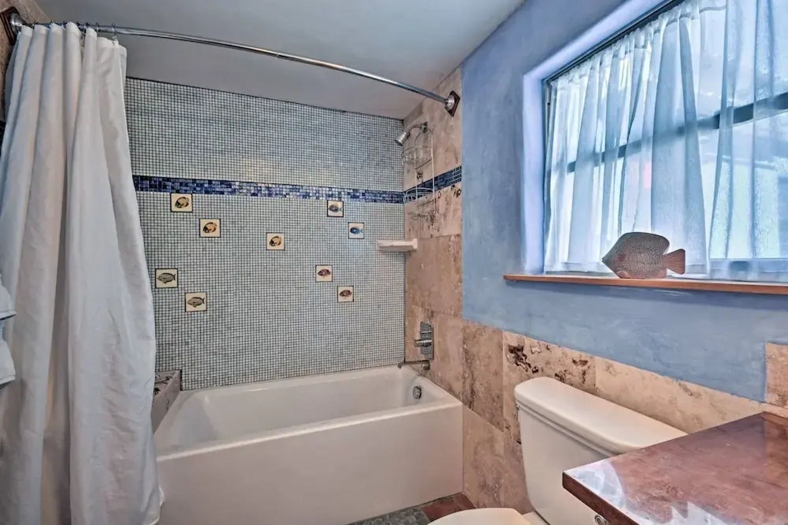 Cozy 'blue Adobe' w/ Steam Room 2 Mi. From Taos!