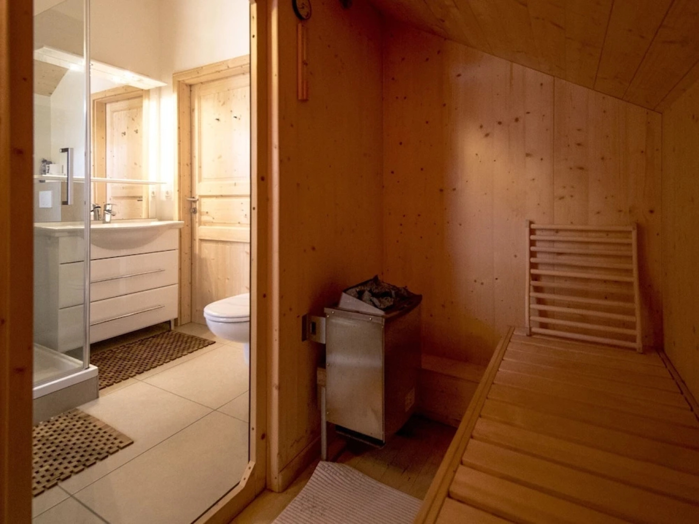 Lovely Chalet With Whirlpool