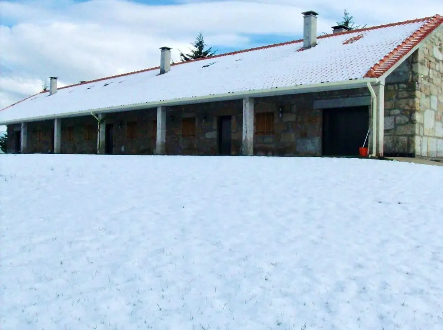 House with 3 Bedrooms in Peraboa, with Wonderful Mountain View, Pool Access, Furnished Garden