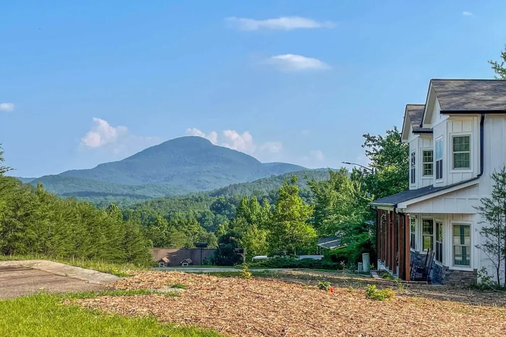Hot Tub & EV Charger: Helen Getaway w/ Views!