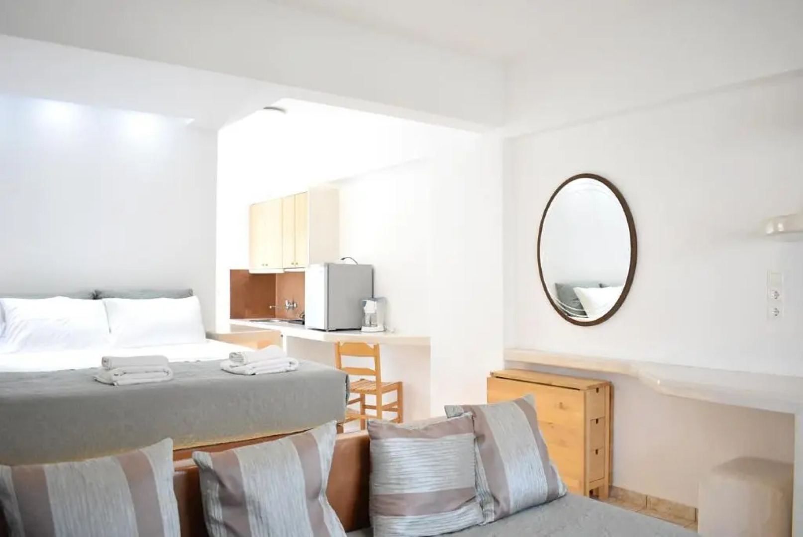 Tzamaros Studios Kythnos