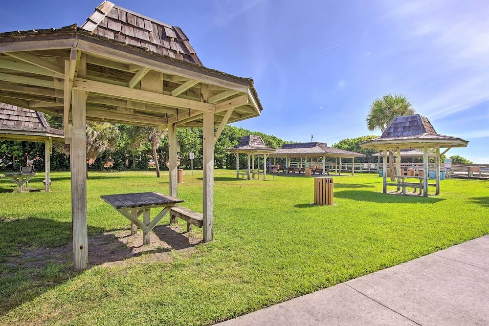 Quiet Satellite Beach Home w/ Lanai, Walk to Beach