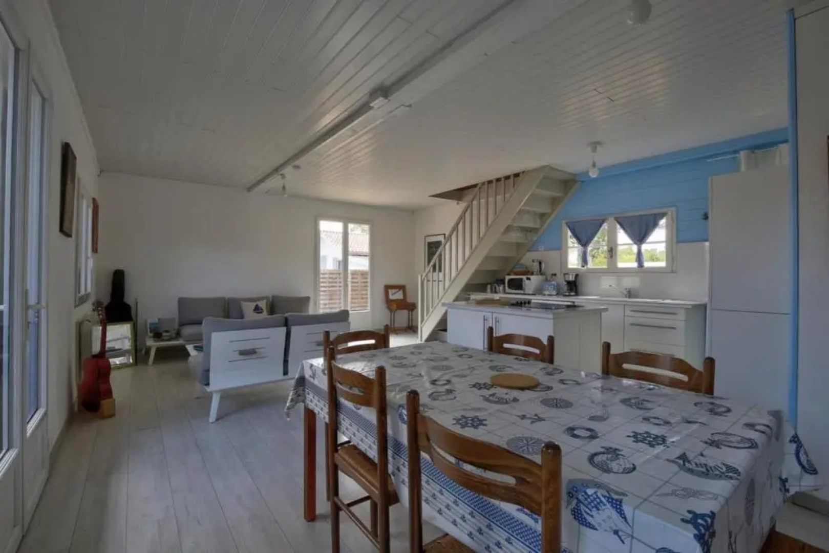 Maison du sentier du littoral et sa piscine naturelle