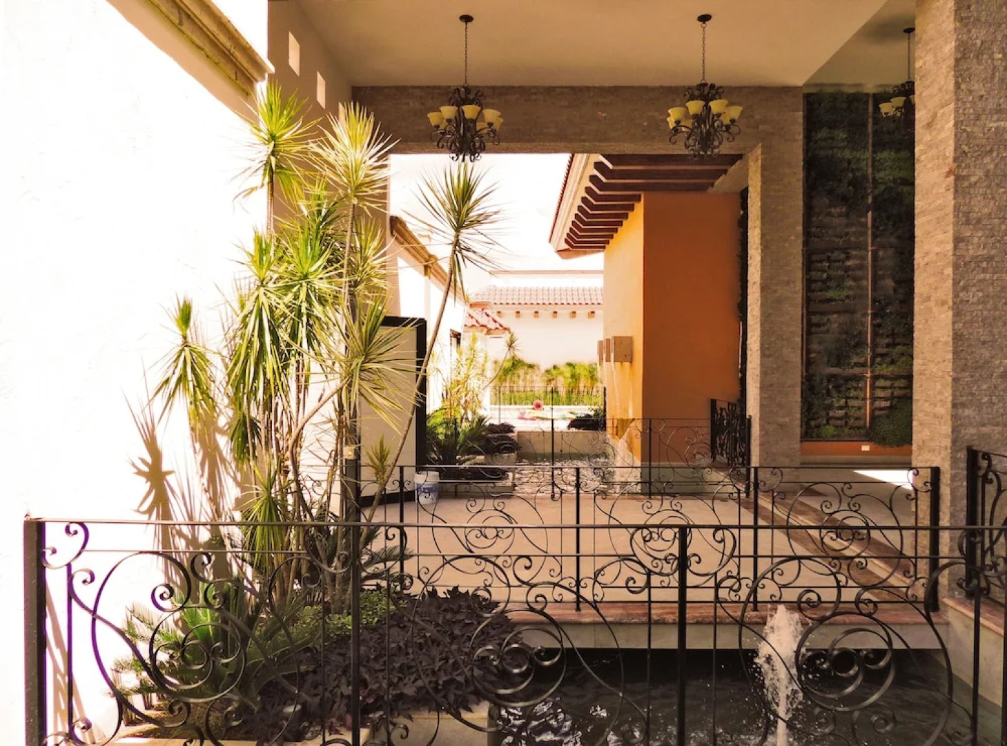 Royal Aqua Luxury Hotel & Spa