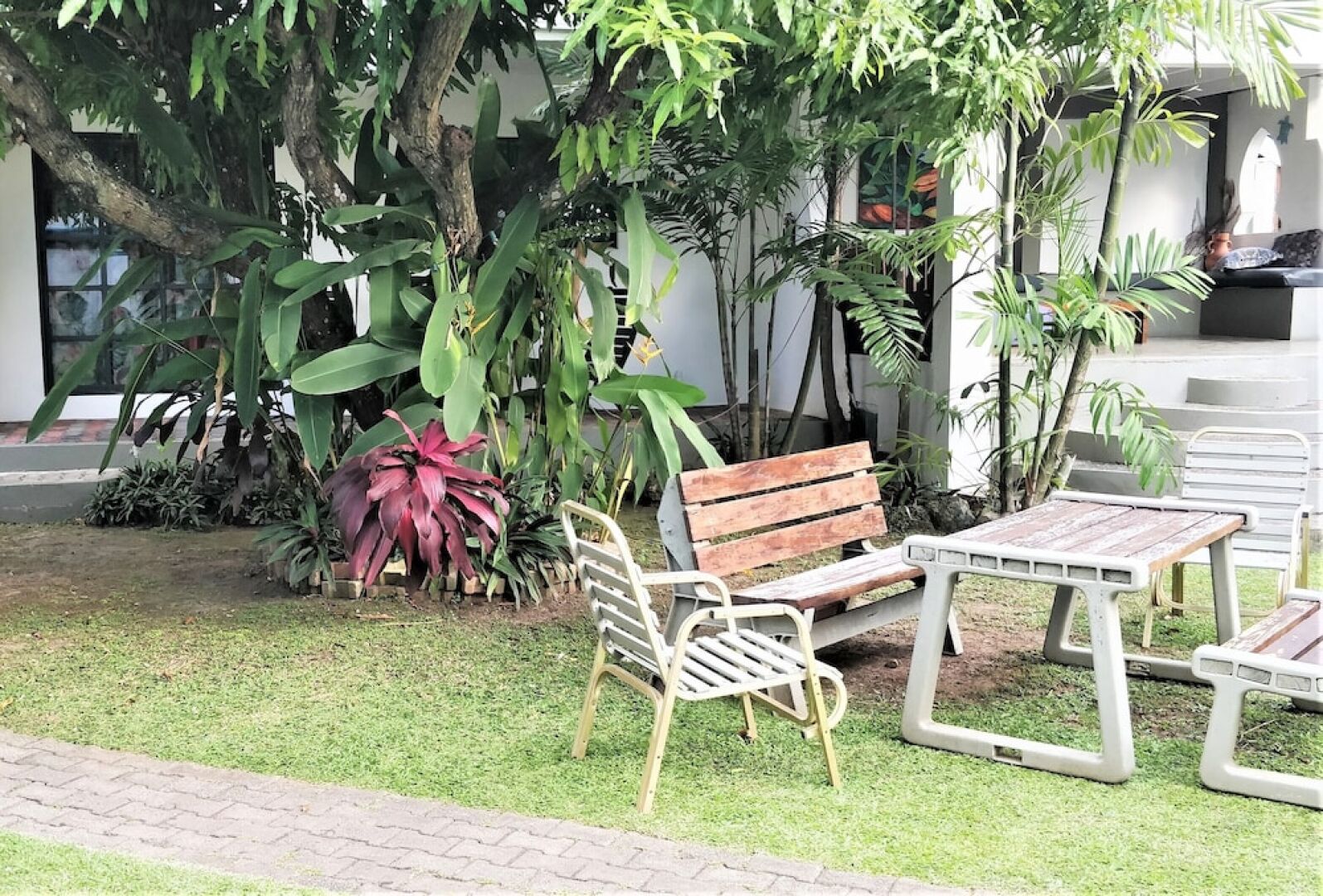 Bananaquit Apartments