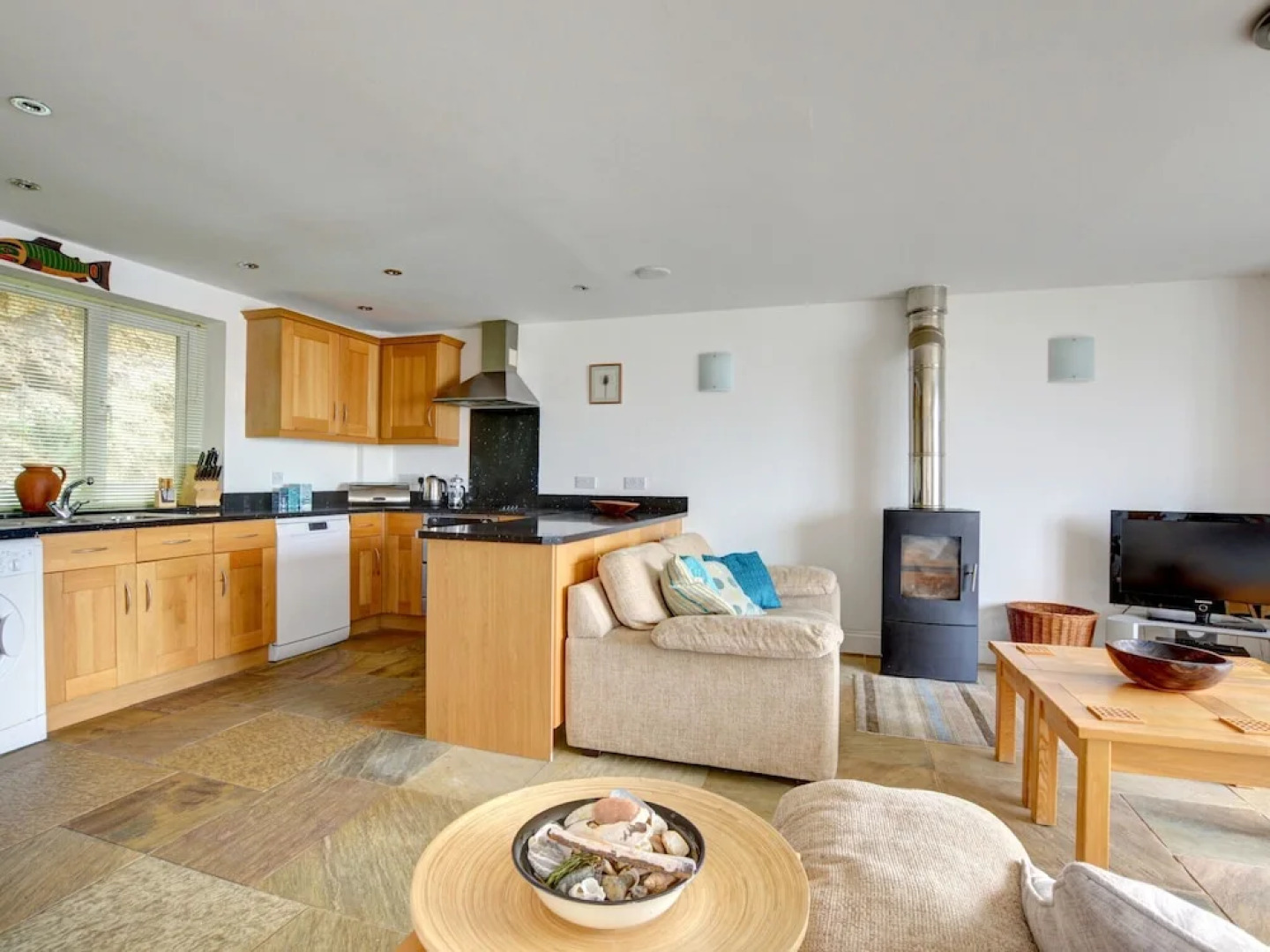 Detached House Overlooking the Beach With Enviable Unbroken sea Views