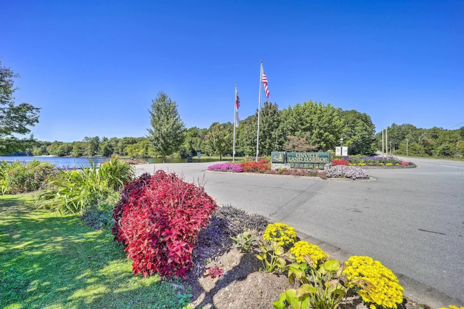 6 Mi to Grandfather Mtn: Peaceful Getaway w/ Grill