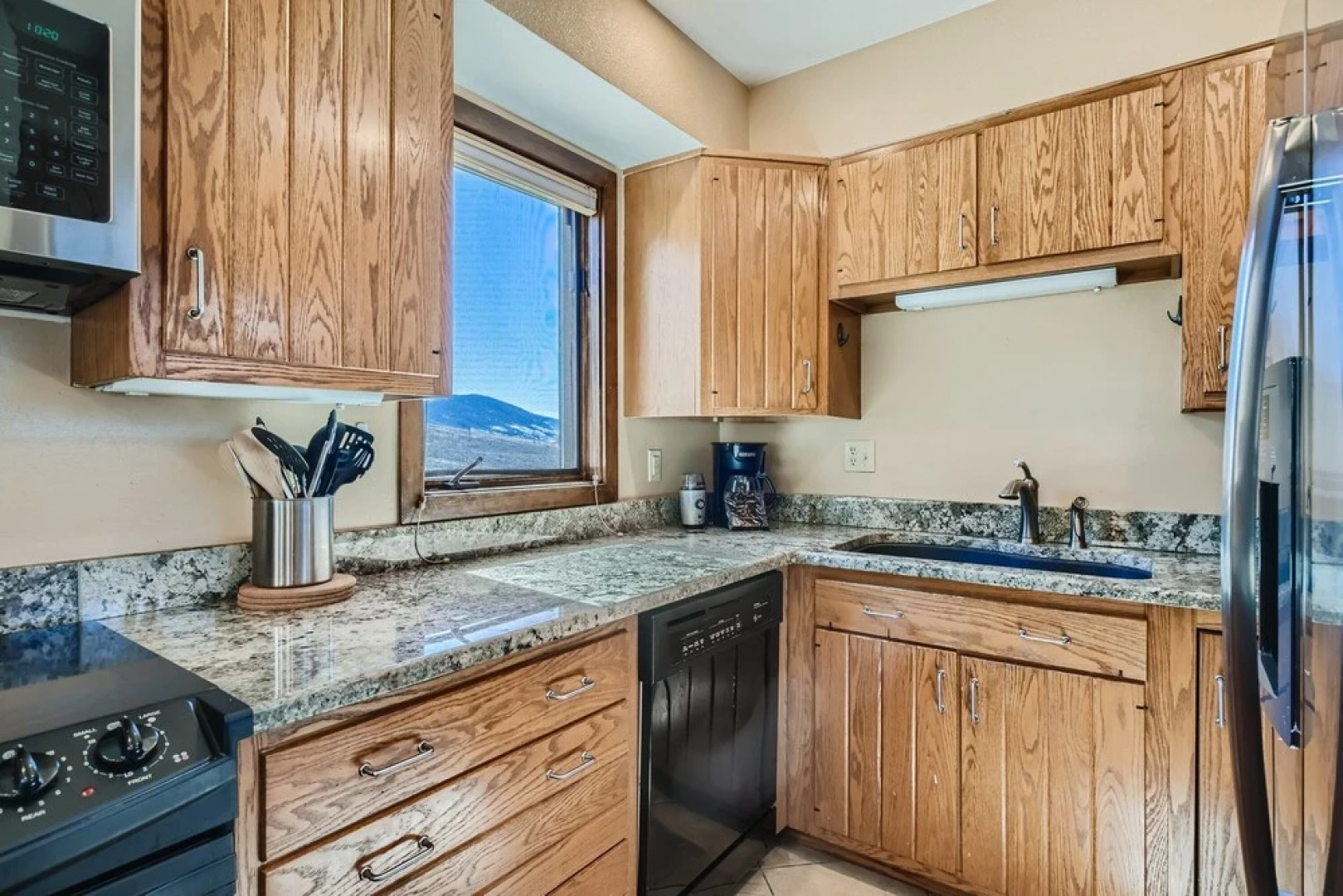 2bedroom+Loft Private Entry, Lake Views, Amazing Location, Near all Ski Resorts 3 Townhouse by RedAwning