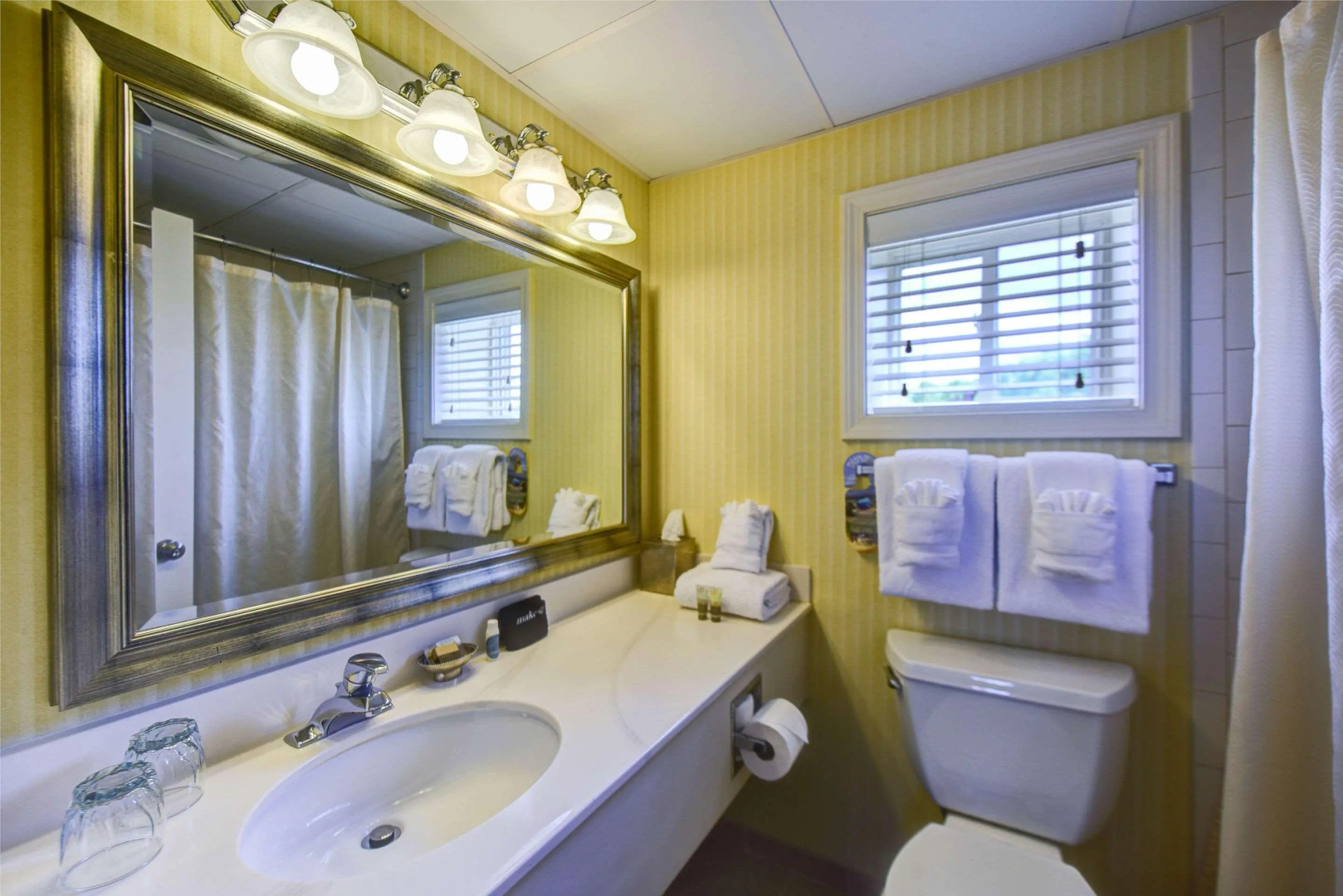 Port Inn and Suites Portsmouth, an Ascend Collection Hotel