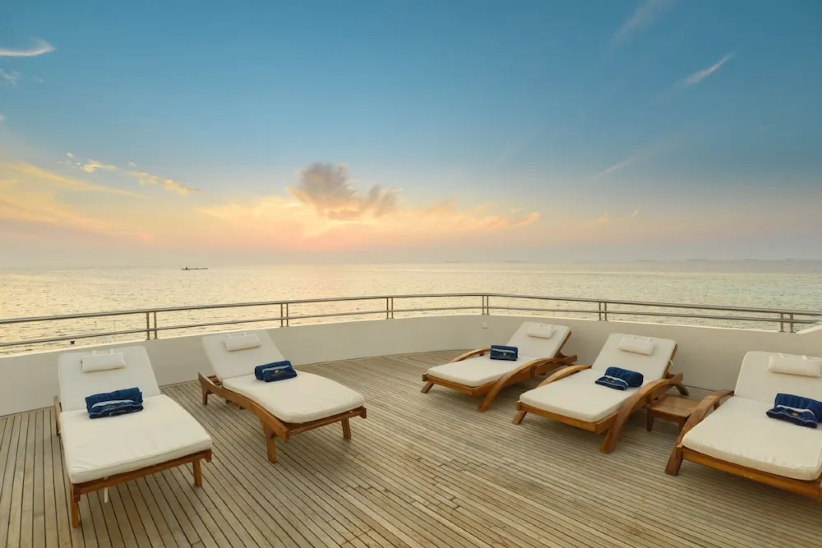 Dhaainkan'baa - Luxury Yacht