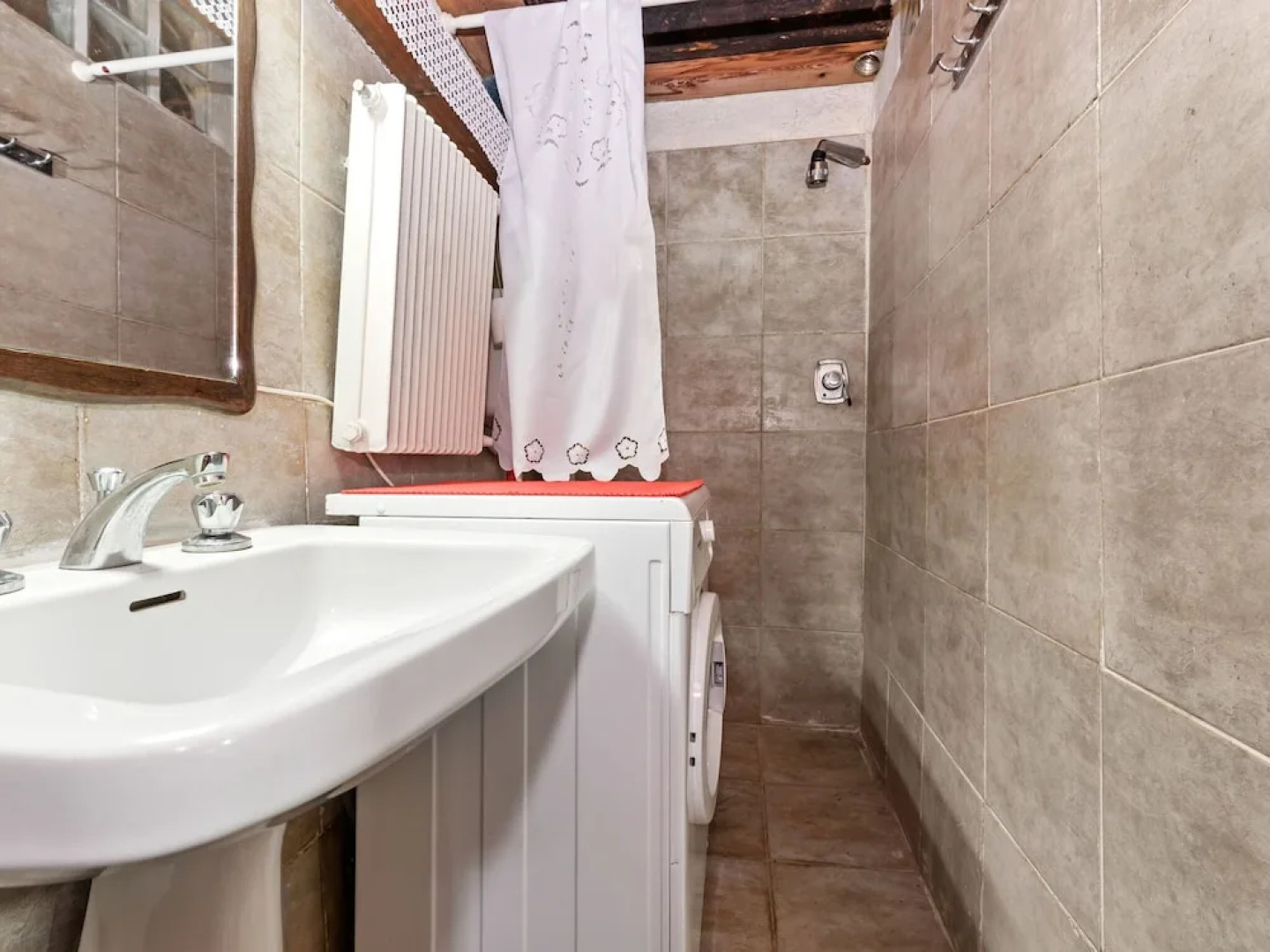 Lovely Holiday Home in Montaner With Patio