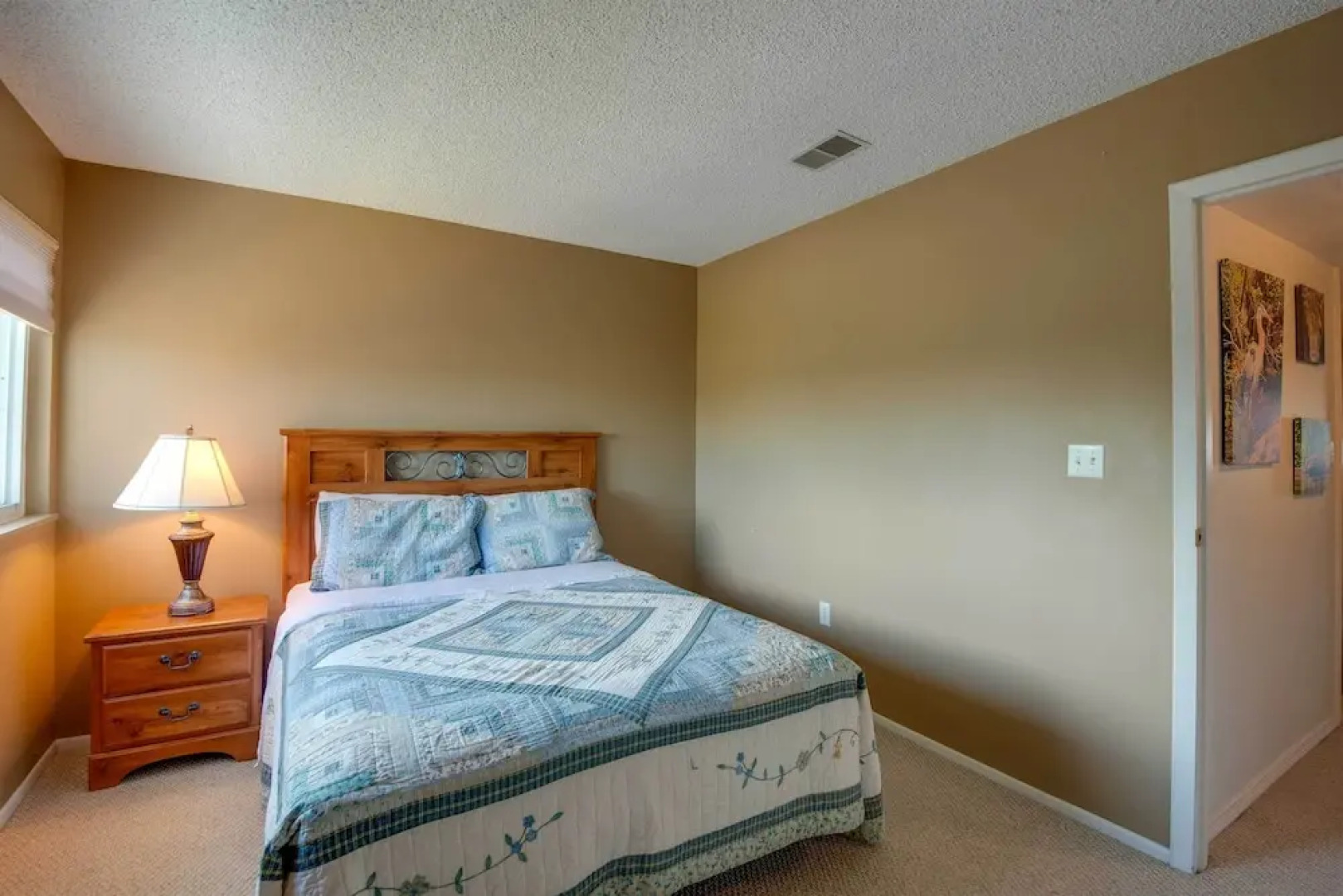 Quaint Welaka Getaway: Steps to St Johns River!