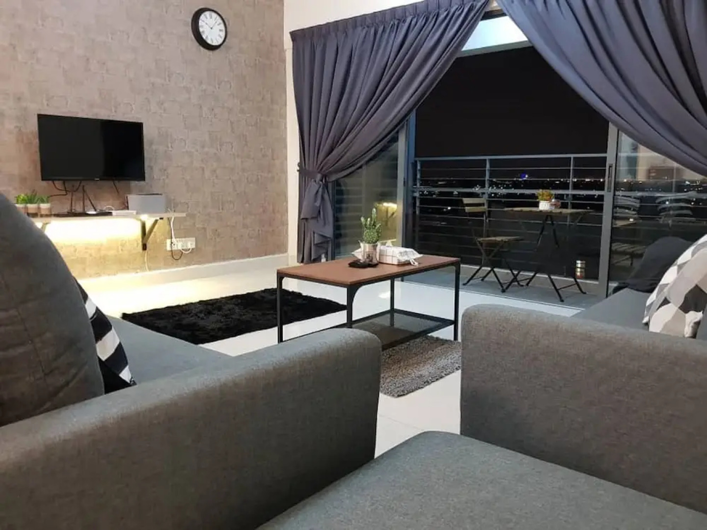 Puchong 8-12 pax Cozy Apartment IOI