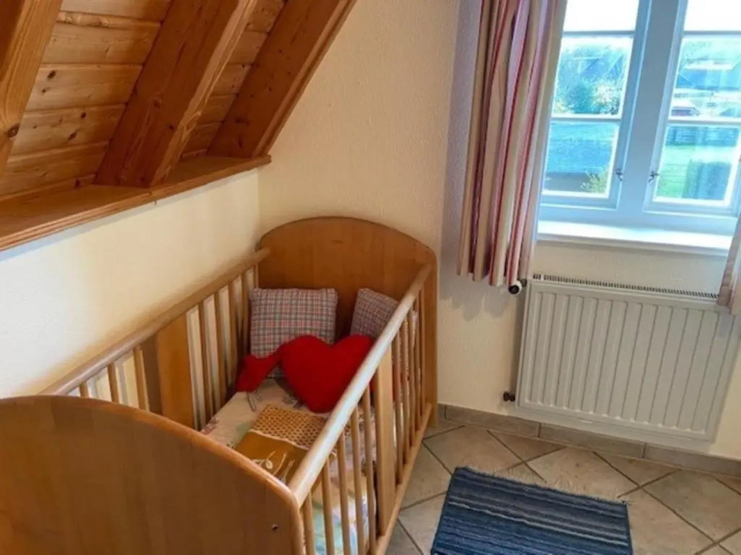 Strandstraße 28, Haushälfte links