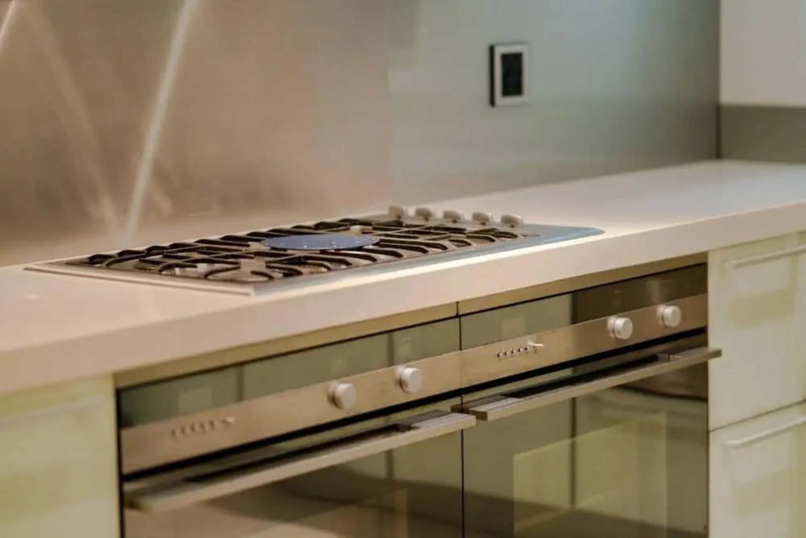 Karaka Luxury Vacation Home with Pool