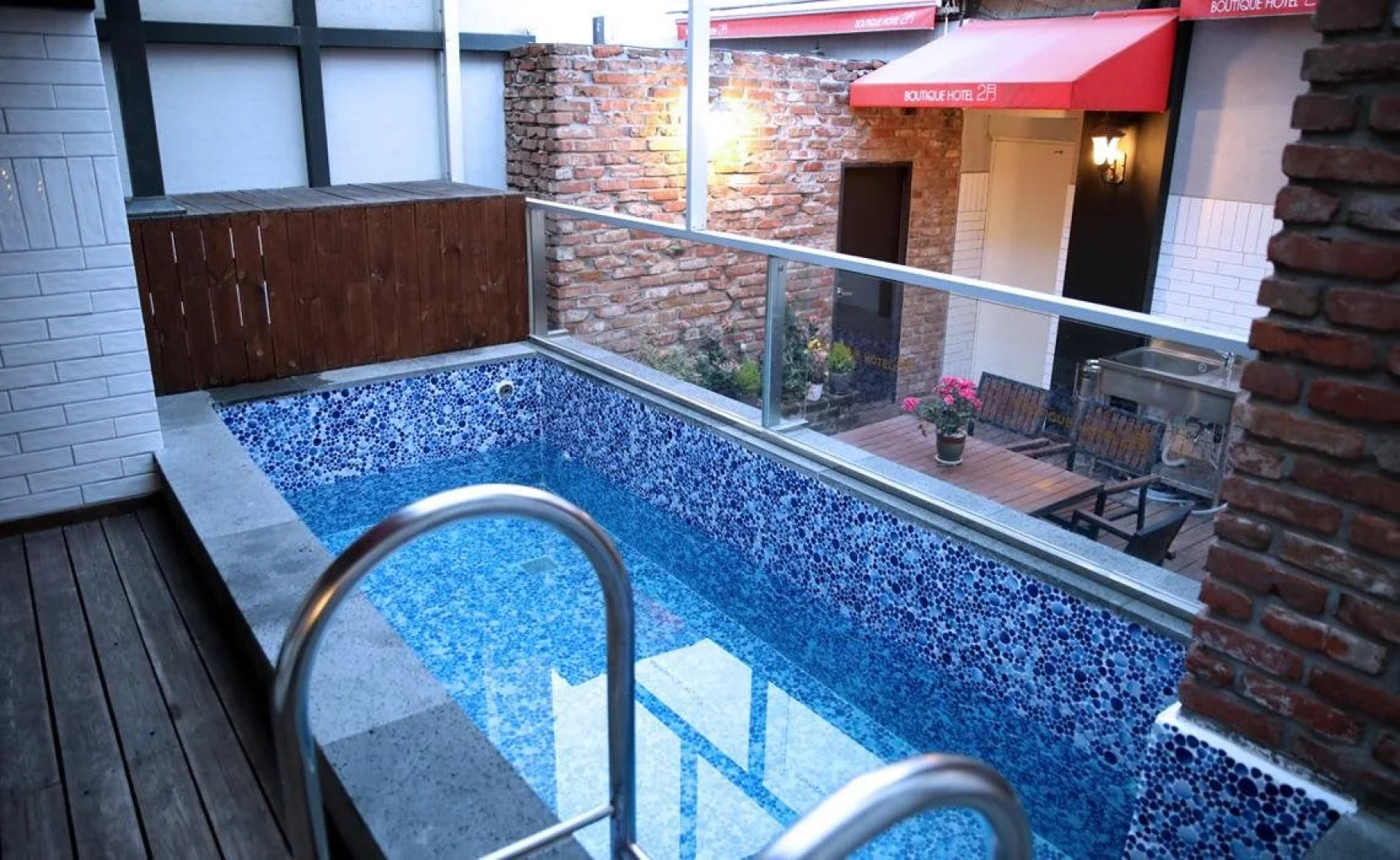 Hotel February Suseong