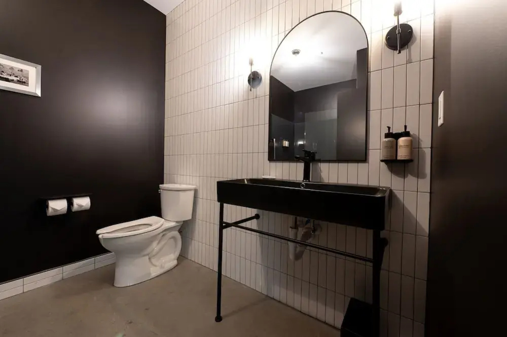 Arch and Cable Hotel