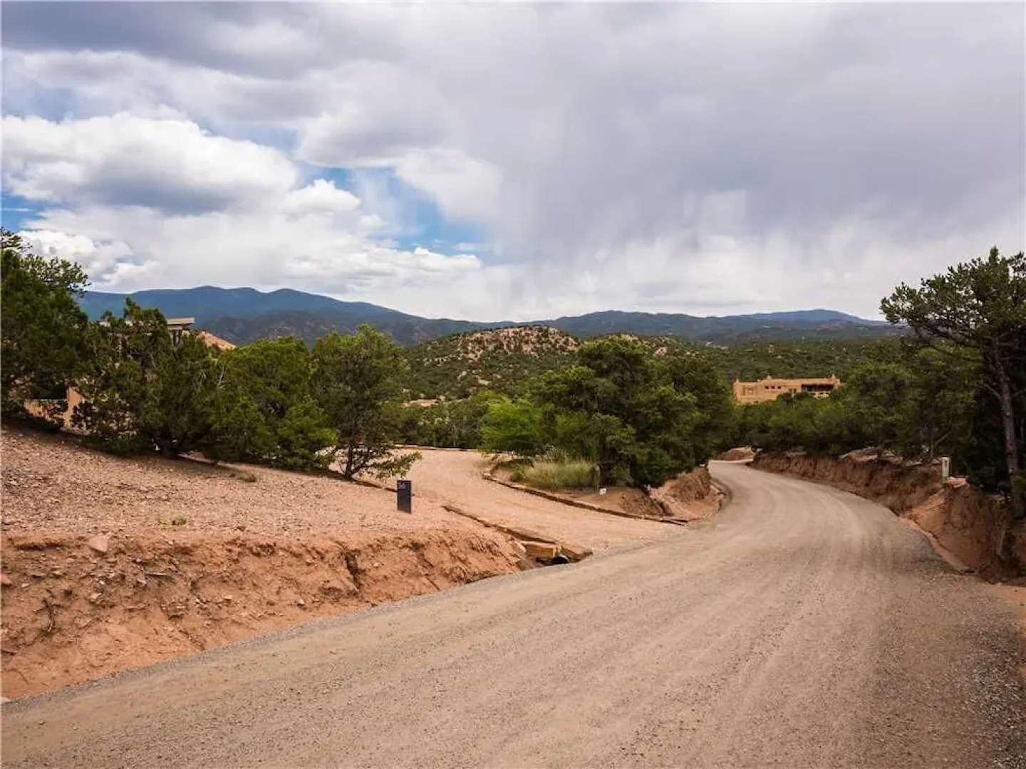 Butterfly House - Spectacular Modern Design and Mountain Views