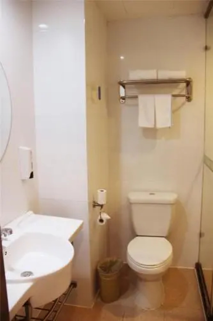 Hanting Express Chengde Railway Station