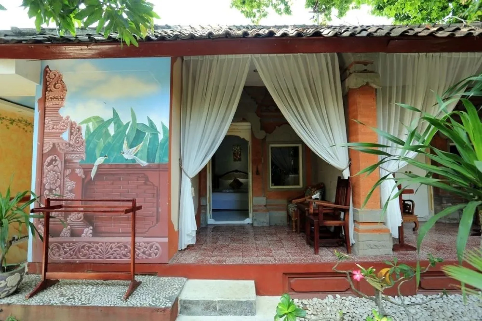 RedDoorz Near Double Six