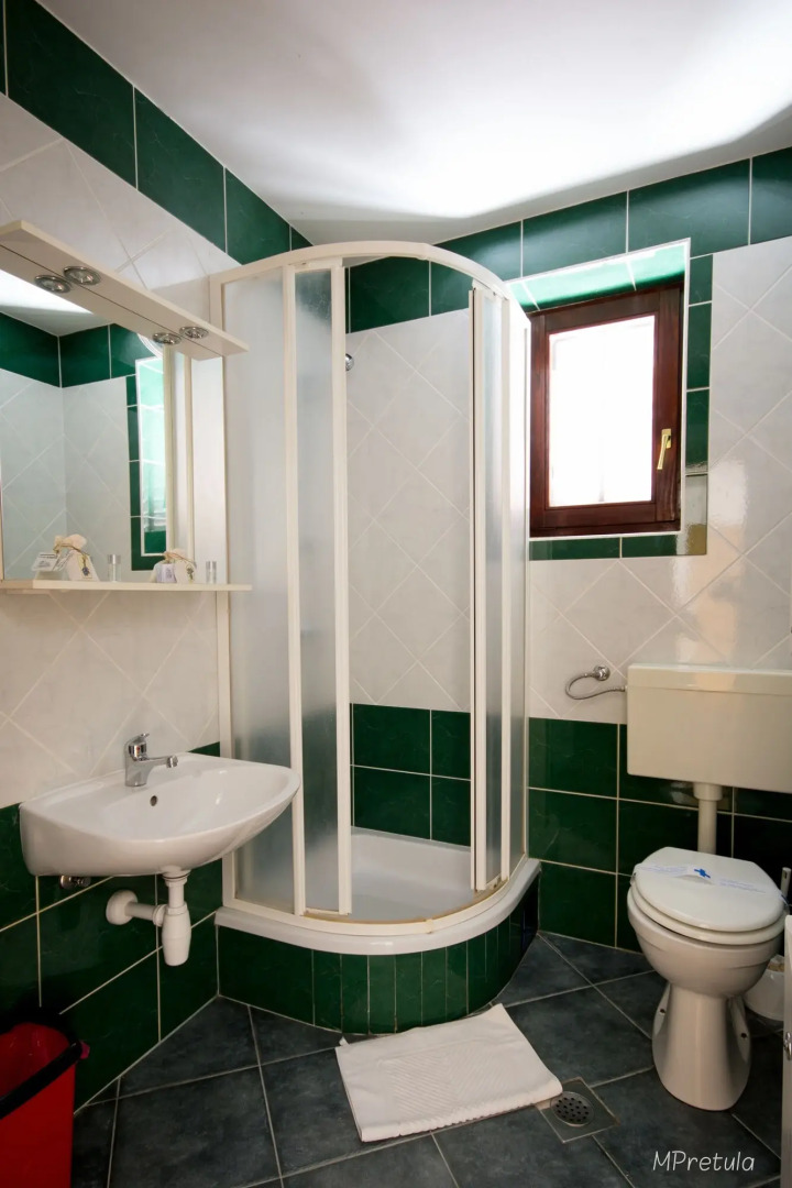 Apartments and Rooms Degra