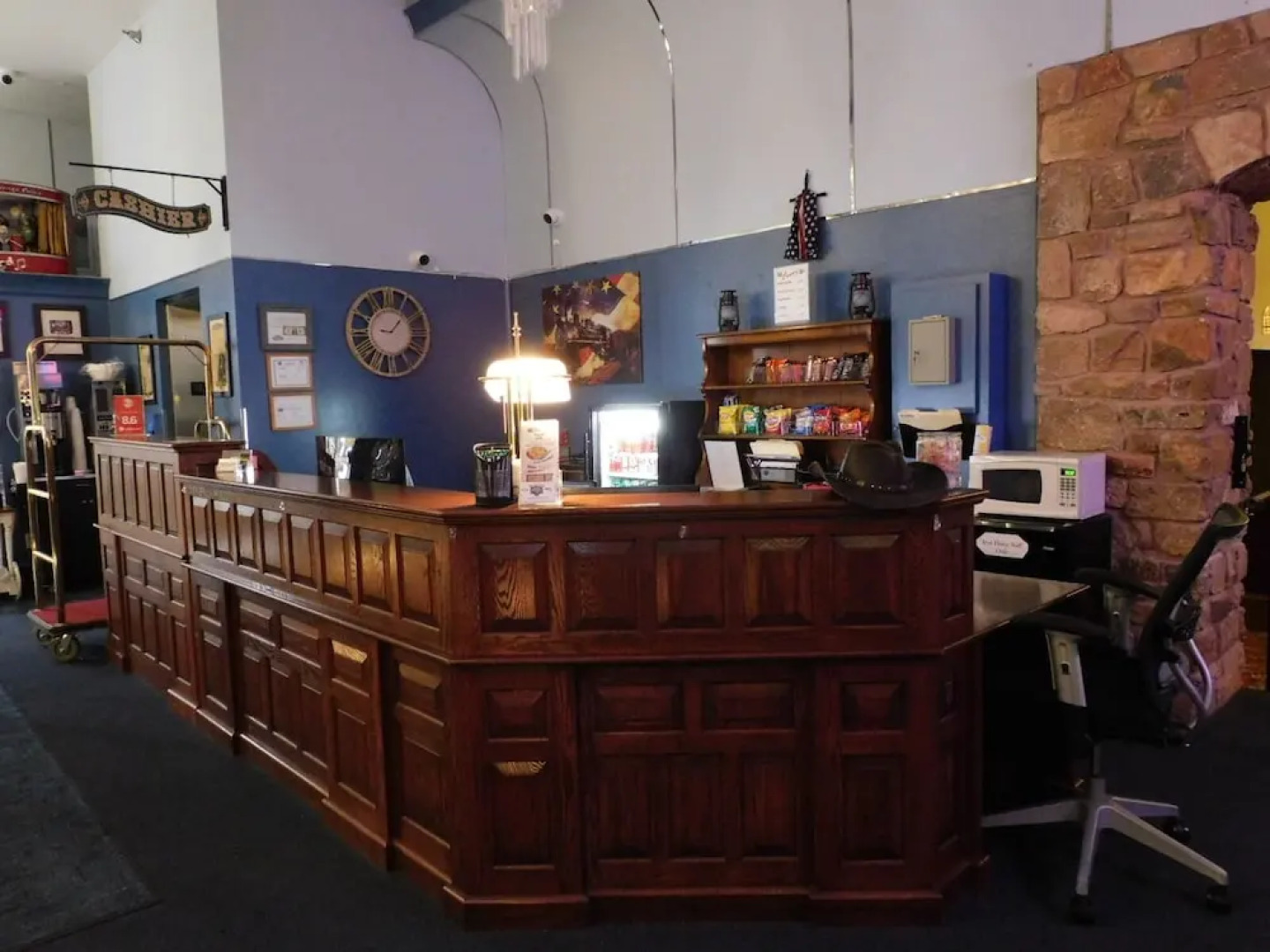 Historic Iron Horse Inn