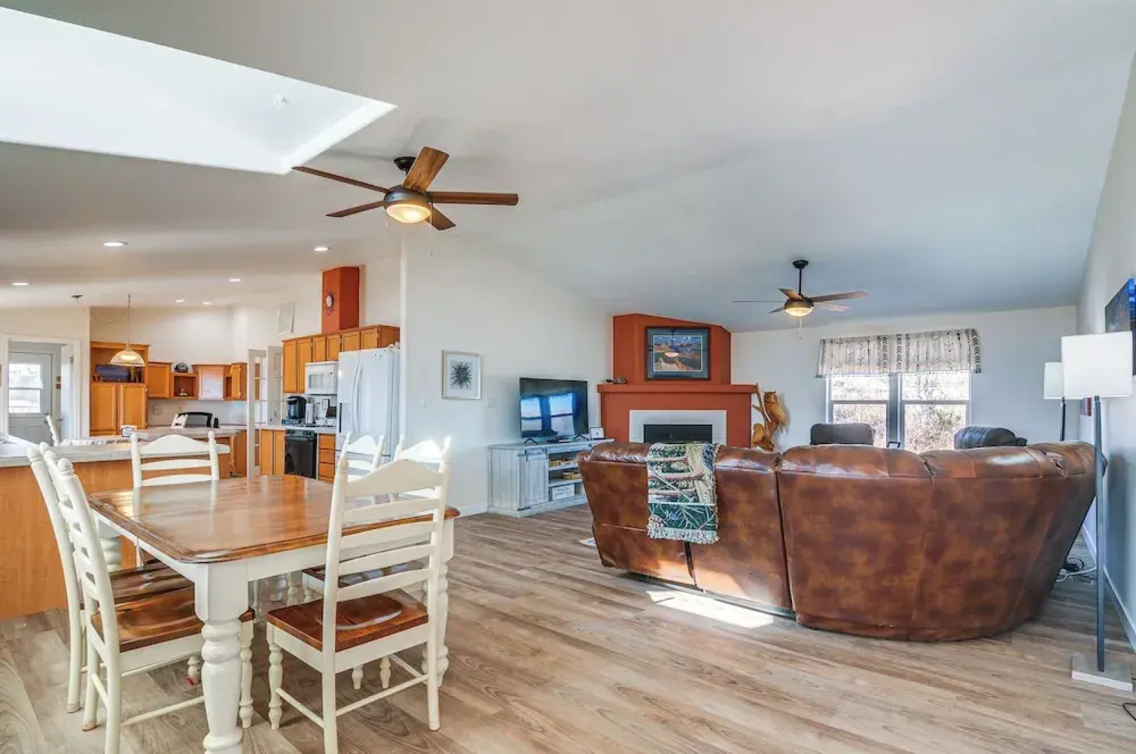 13 Mi to Lake Powell: Mtn-view Home w/ Deck & BBQ