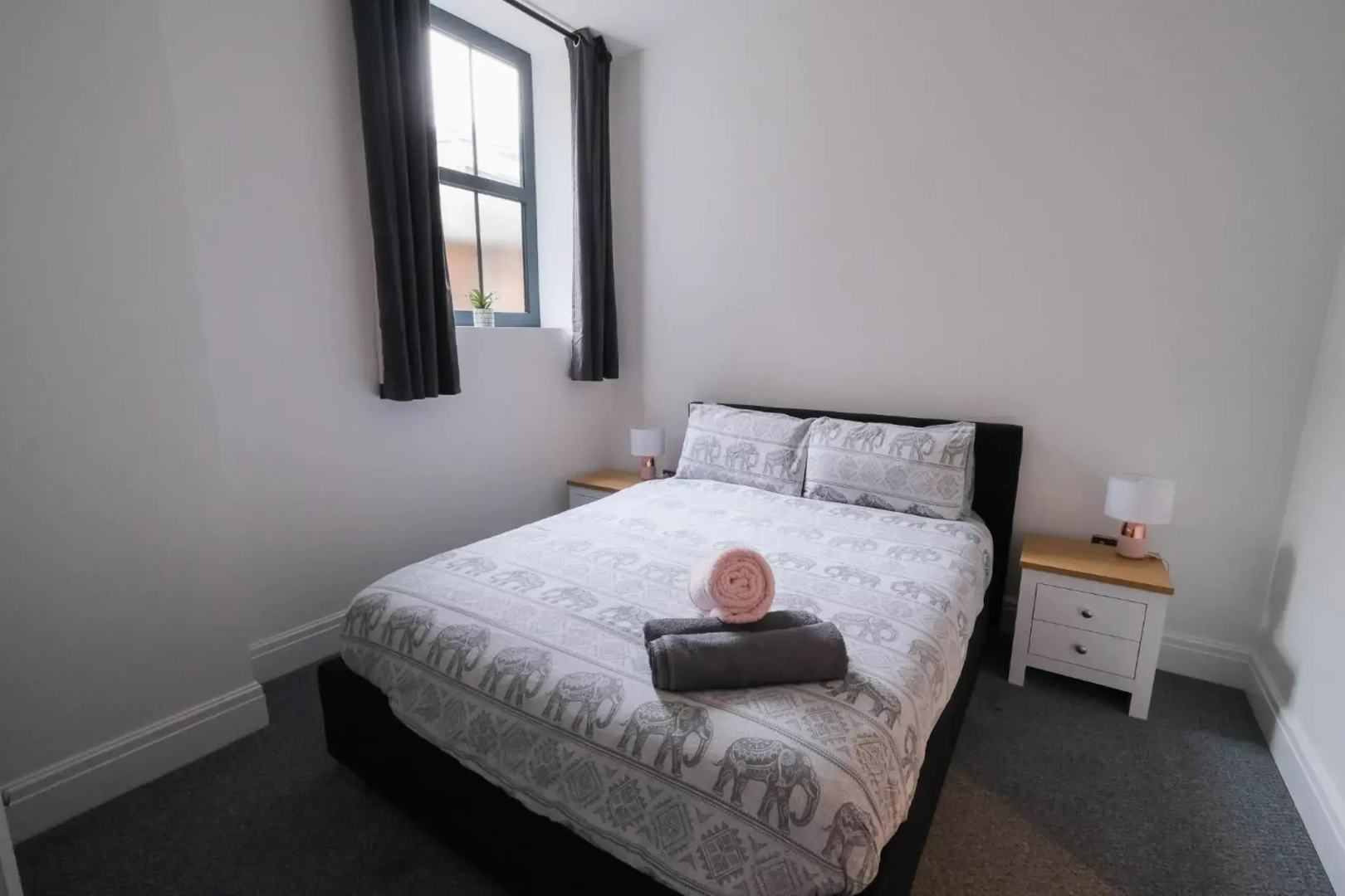 The Eden Warehouse - Pink Apartment (sleeps 4)