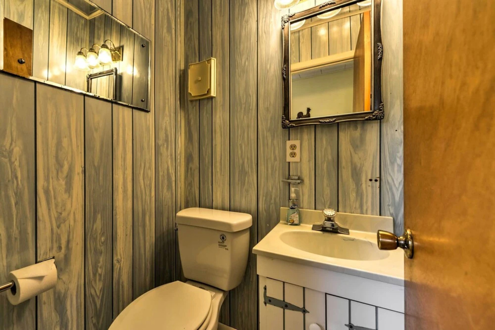 Breezy Ship Bottom House w/ Yard + Beach Access!