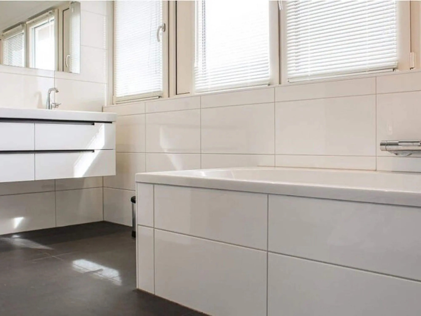 Villa with enclosed garden, in a holiday park on the water in Friesland