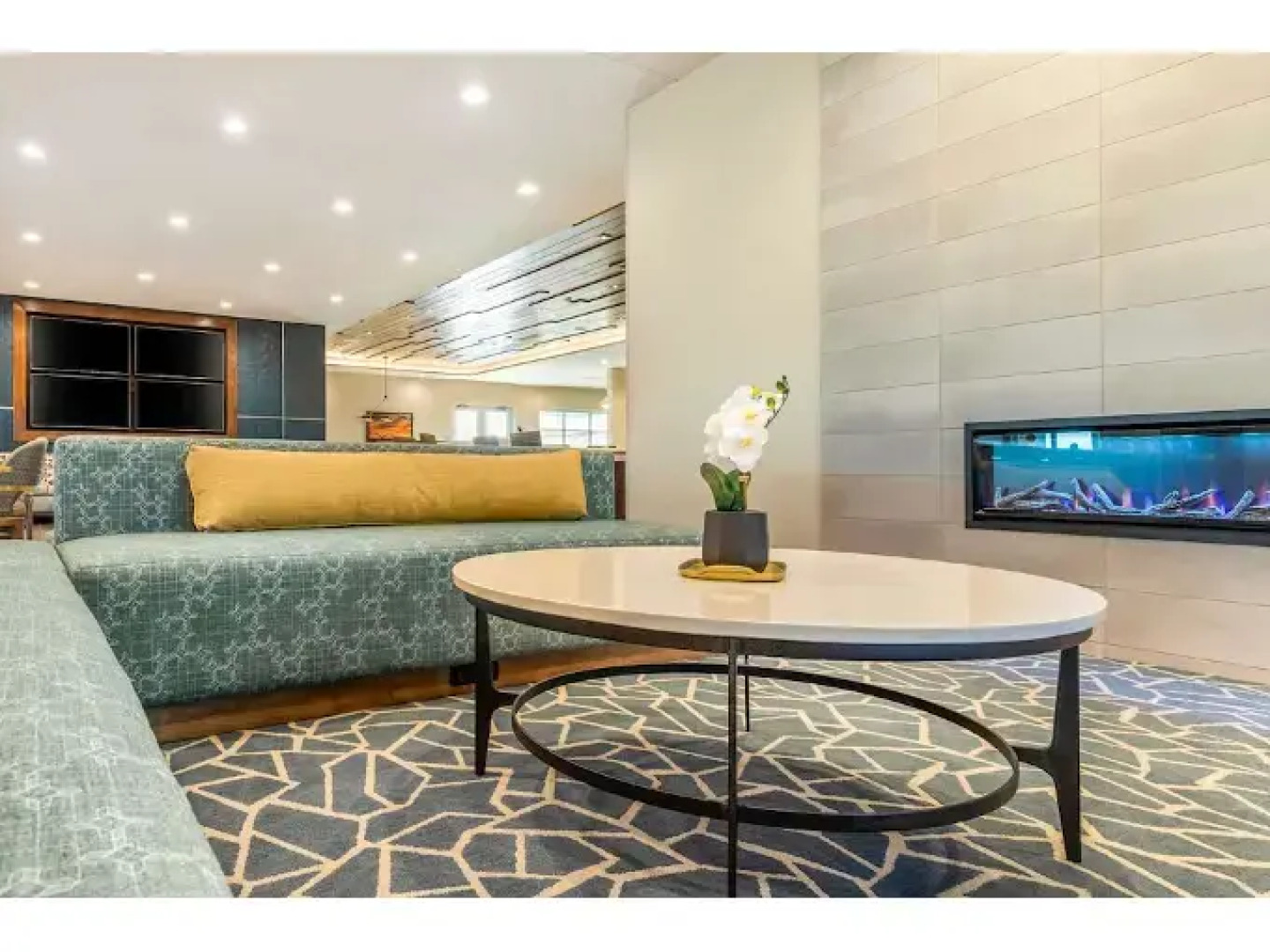 Cambria Hotel Bettendorf Quad Cities