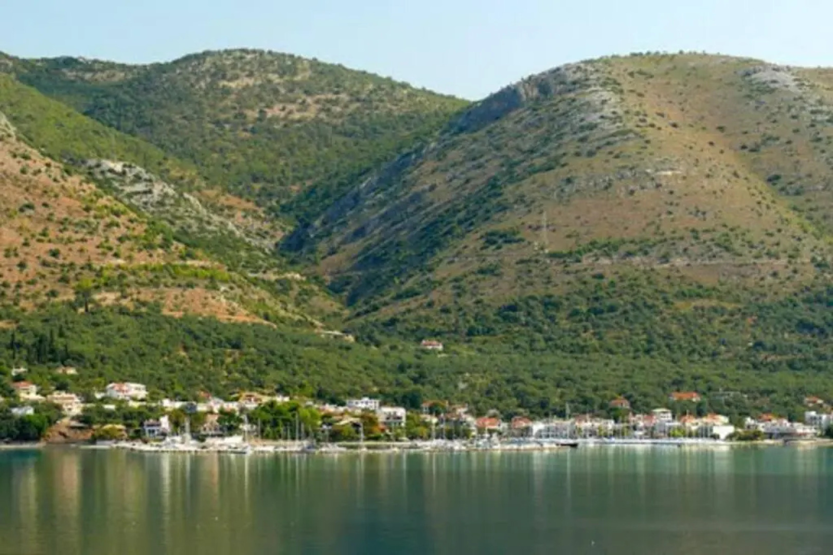 "Elegant & Quiet House"