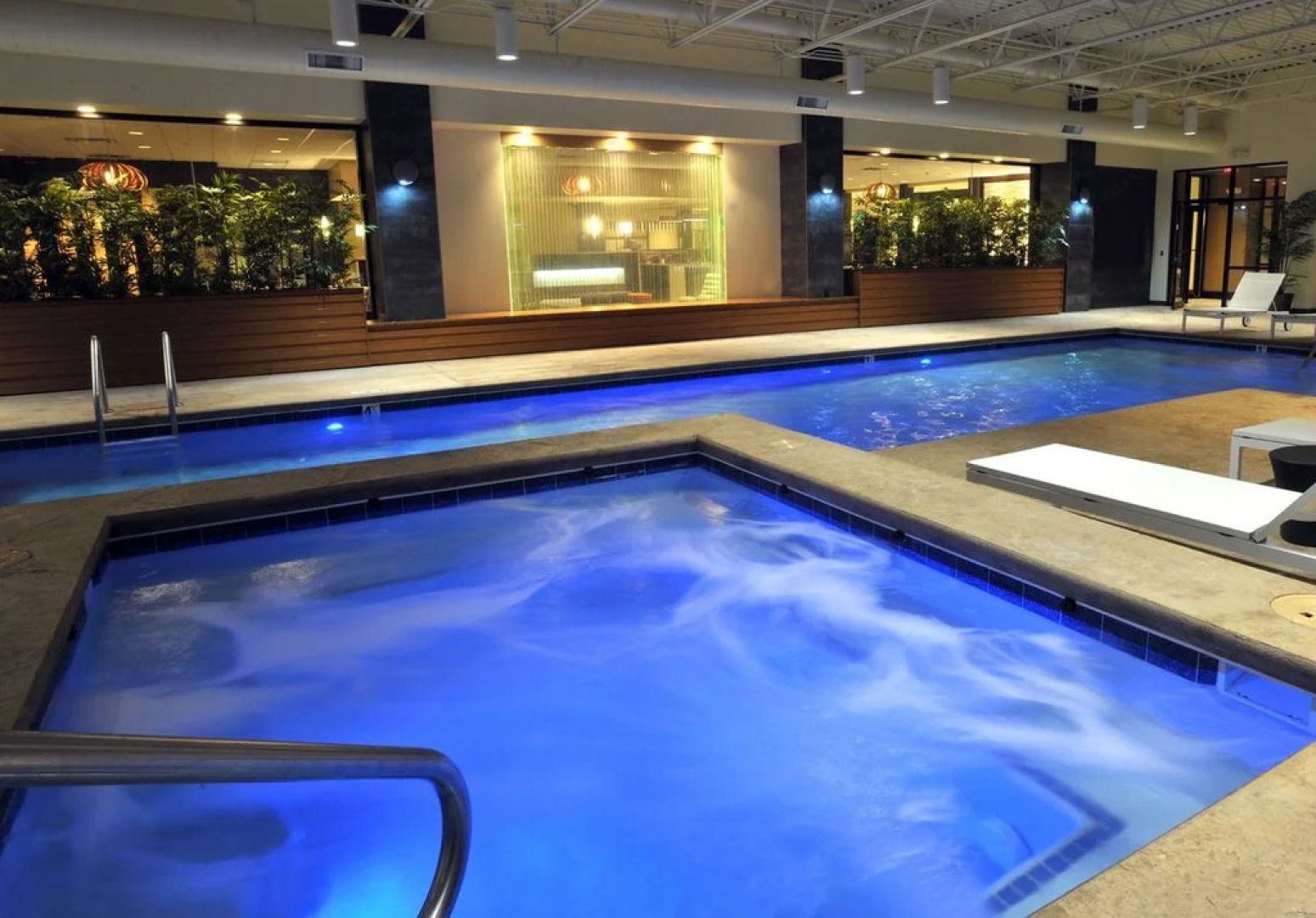 Holiday Inn Hotel & Suites Charleston West by IHG