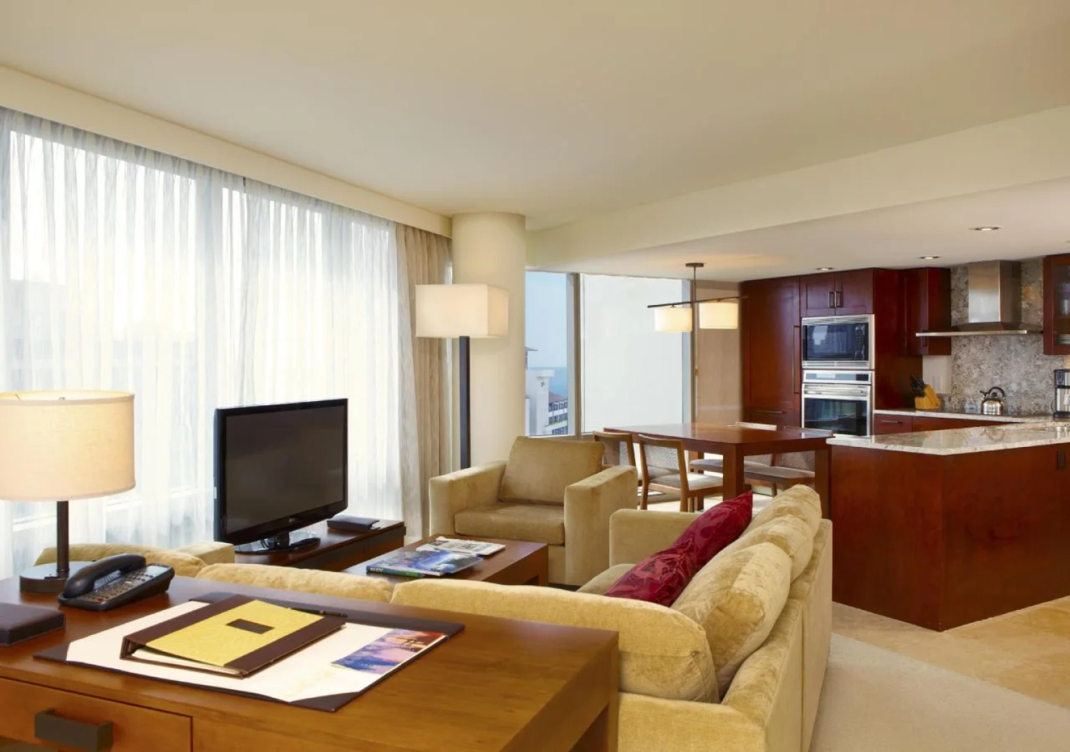 Ka Laʻi Waikiki Beach, LXR Hotels & Resorts