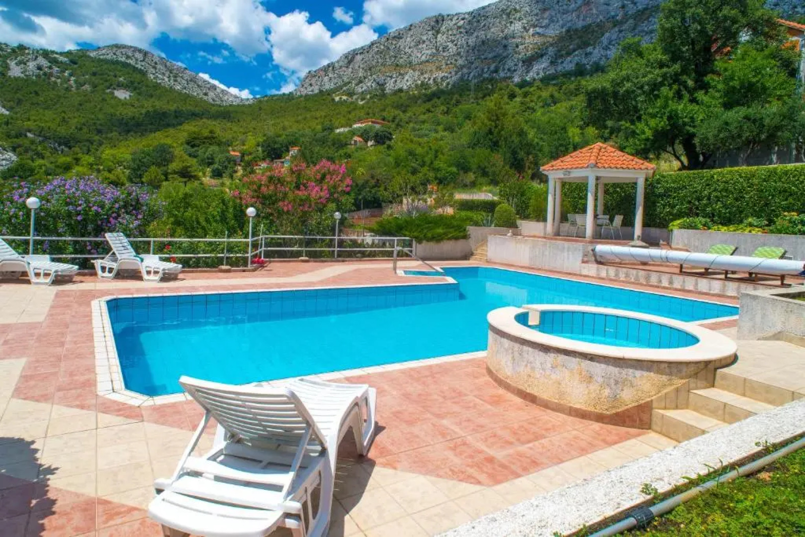 Villa Klara with 72 sqm pool and view on Split and islands