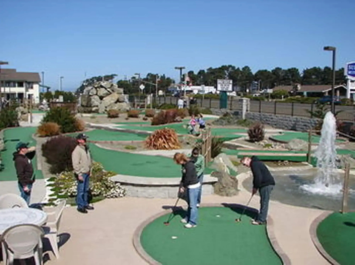 Emerald Dolphin Inn & Mini Golf