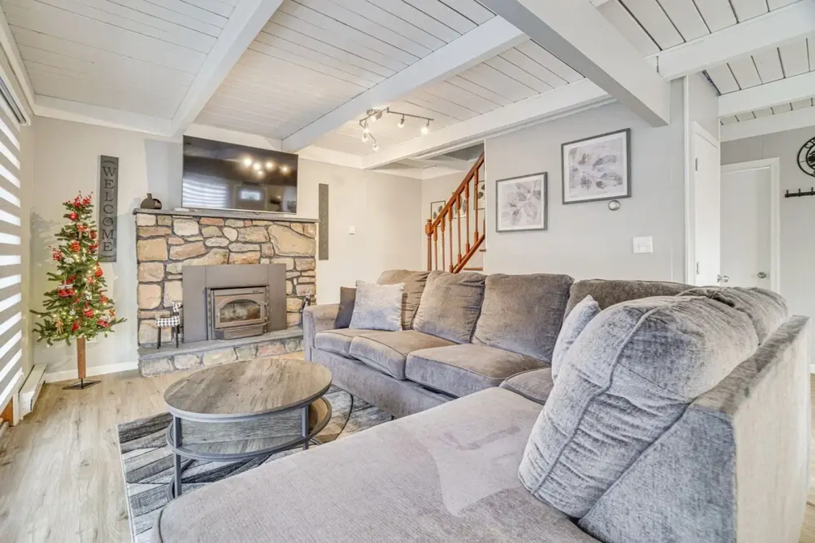 Tobyhanna Home w/ Private Hot Tub & Pool Table!