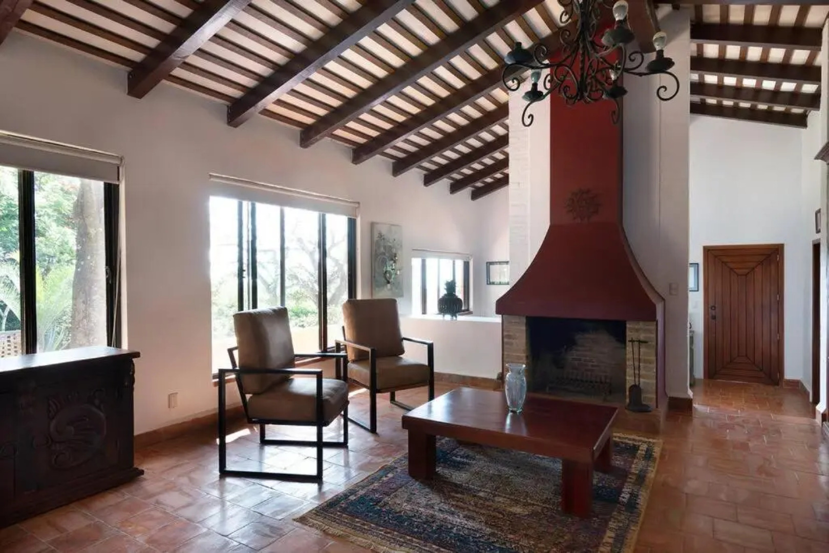 3 Bedroom Spacious Villa with Pool & Lake view