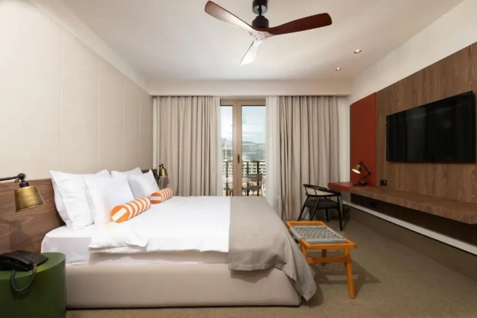 Infinity Hotel & More