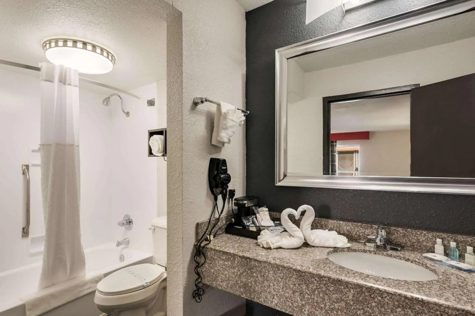 Clarion Inn & Suites Russellville I-40