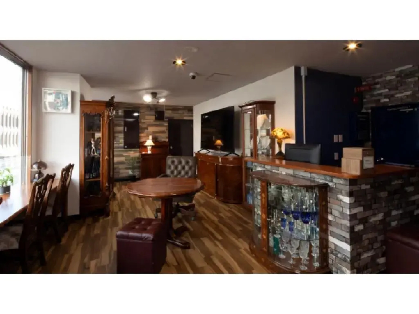 Business Hotel White