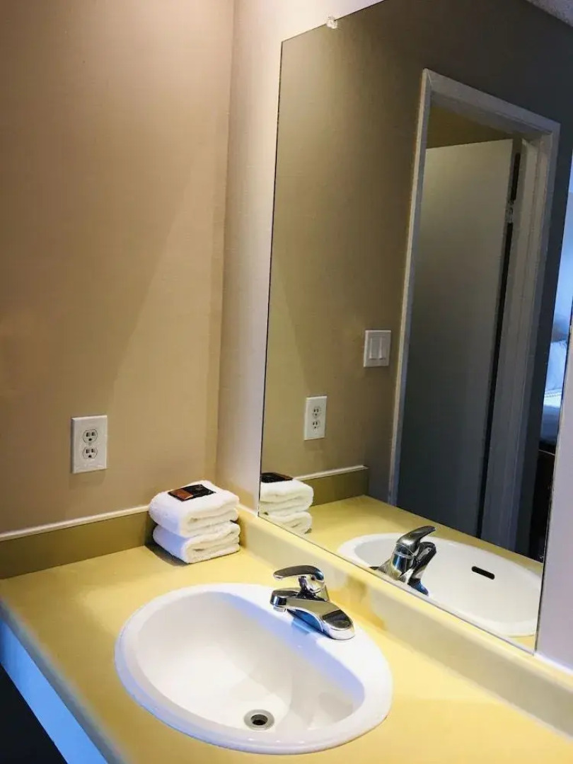 Thunderbird Motor Inn