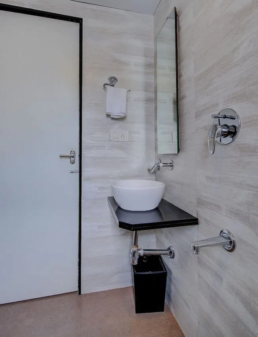 Edition O 30007 Crown Inn Panvel